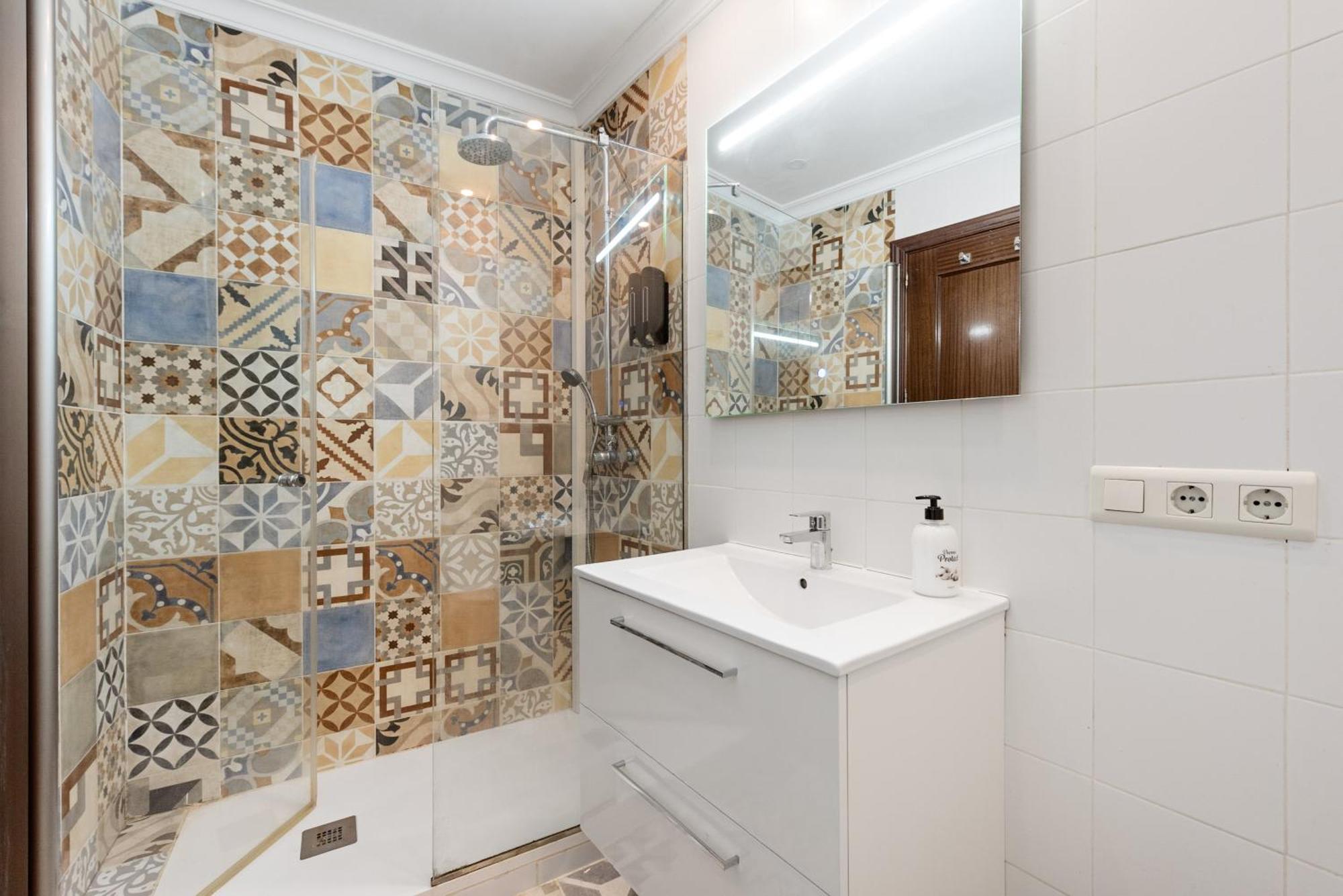Urbanchicmalaga 2Bedroom Oasis In Historic Malaga Centre מראה חיצוני תמונה